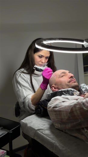 Scalp Micropigmentation (SMP) Kein Tattoo. Keine Magie. 👉 Präzise Technik für einen natürlich vollen Look. • kaschiert lichte Stellen • definiert Haarlinien • selbstbewusst. gepflegt. modern. 📍Natürliches Ergebnis steht immer im Fokus. #smp #SMP