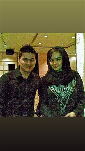 Are you ready to be entertained tonight? See you malam ni at the stadium. Datang for the vibes walapuun seats sayup-sayup sahaja. 😂😂😂 P/s Bila cari balik, rupanya ada gambar dengan Tok Ti masa zaman muda remaja dulu2 ya.. @Siti Nurhaliza #legacy30sitinurhaliza #tokti @sitizoner_official #sitizoner #sitinurhaliza #stadiumbukitjalil