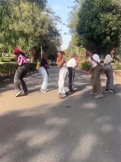 tyla never misses🔥!!! @Debbie @𝒔𝒊𝒇𝒂✮ @lukili⁷ @jisungmich @Miss Ladu559 @kim marie #tyla #isit #tyladance