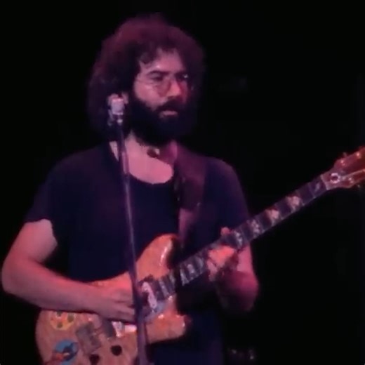 🇨🇳🐱🌻 The Dead first performed "China Cat Sunflower" on January 17, 1968, and played the song well over 500 times, including this rendition at Winterland Arena in October 1974. | Grateful Dead
