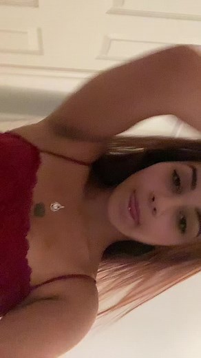 Esha 🤍 (@ayesha.alesii)’s videos with