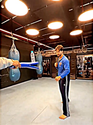 No one. Literally no one. Except Tiger Shroff. First he kicks the bottle up,... then kicks it away. Then he flies through the air and hits two targets in one single move.That height. That precision. That control. This isn’t just training. This is Tiger Shroff operating on another level. 🐅🔥 If you think this kind of skill is unreal ⬇️❤️🔥 #tigershroff #highkicks #fitnesslegend