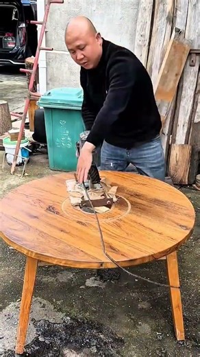 Creating Circular Patterns on a Wooden Table Using a Router