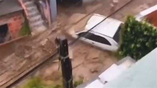 Dramatic footage shows moment Brazil mudslide begins