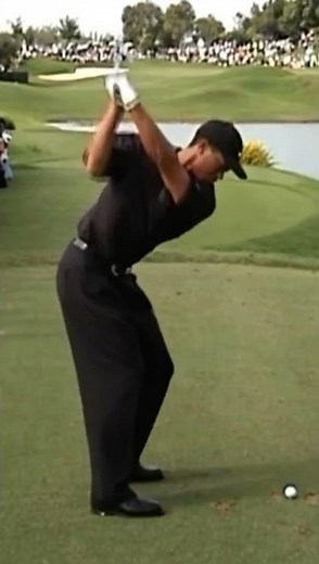 Tiger woods golf swing 2000 slo mo