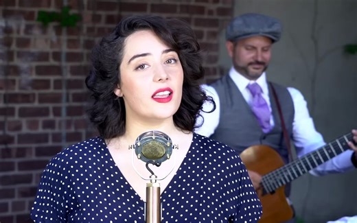 La Mer（法语：Beyond The Sea）——Tatiana Eva-Marie 和 Avalon 爵士乐队