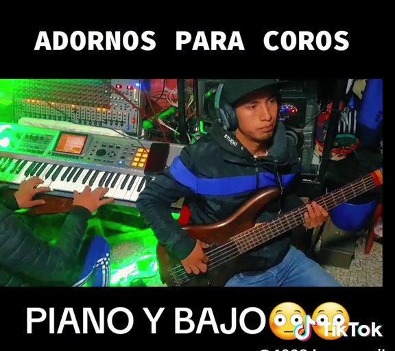 Los Mejores Adornos para Coros de Piano y Bajo