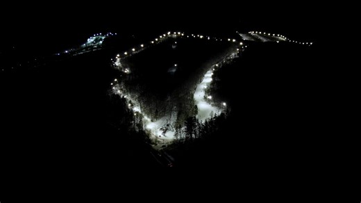 Les pistes Paradis et North American sont illuminées par des lumières DEL offrant un éclairage supérieur! Paradis and North American are now lit up with LED lights! 🎥 Waystoke Media House | Camp Fortune