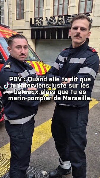 Le bataillon de marins-pompiers de Marseille est la plus grande unité de la @marinenationale avec plus de 2 500 militaires et civils au total ! Ils sont chargés de la prévention et de la protection des personnes, des biens et de l'environnement sur le territoire de la ville et du port de Marseille. Donc non, ils n'interviennent pas majoritairement sur les bâteaux 🤗🔥 #marseille #pompier #marin #france #armee