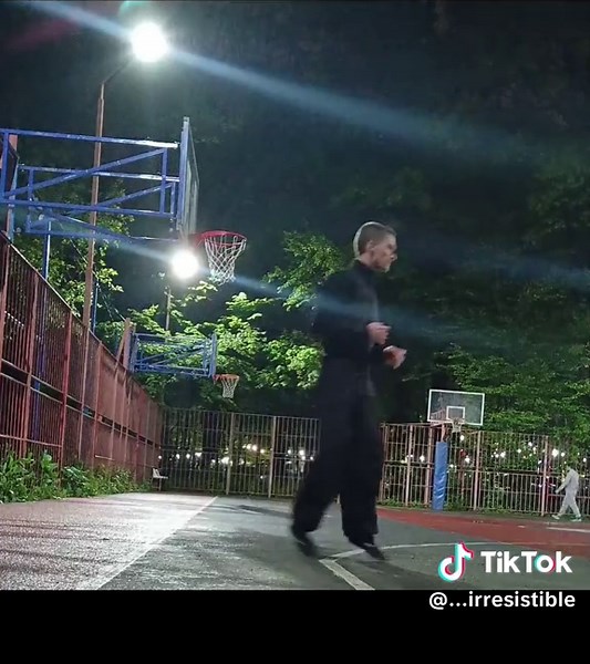 Boxing Workout Techniques for Women at the Gym