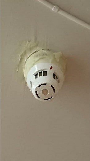 Old Style KAC XP95 Call Point, Apollo Series 90 Optical Smoke Detector and Eltek Kobishi Fire Bell