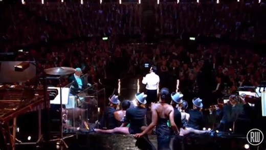 Beyond The Sea -Robbie Williams (Live At The Albert 2001)