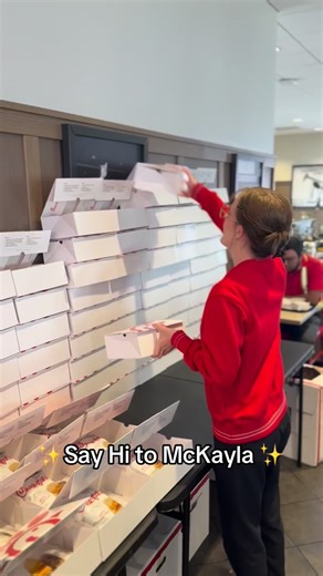 ✨Meet McKayla, the friendly face helping prepare the boxed meals that keep your teams fueled! Whether it’s a team lunch, office event, or group gathering, our boxed meals make feeding a crowd simple, fresh, and stress-free. Place your order and let us do the packing! #cfa12thave #chickfila #cfacatering #officeevent #boxedmeals #chickensandwich | Chick-fil-A 12th Avenue