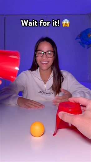 SHES SO CONFUSED 🫤😂 .. #funny #magic #shorts