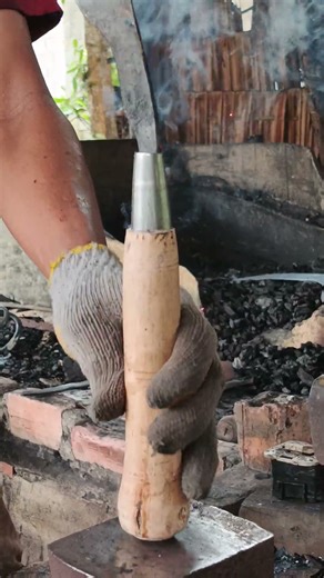 the process of installing the handle on the cane aret #blacksmith #usa #fyp