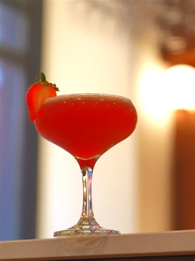 Feels like a long weekend already? Go on, treat yourself 🍸 #hospitalityindustry #templebar #cocktail #buskers