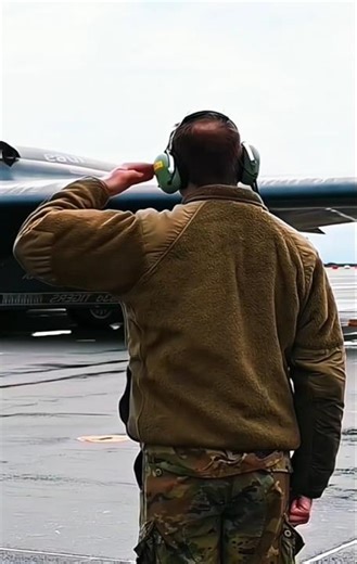 Awesome female pilot take off B-2 spirit Beautiful 🥰#airforce #army #womenpilot #usa #aviation #yt