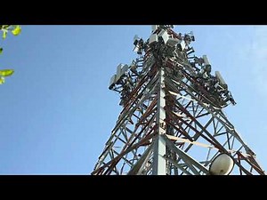 How is the installation and dismantling of the tower top machine (RRH) done?