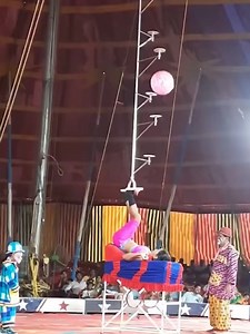 152K views · 1.5K reactions | The level of precision this acrobat has is just mind-blowing 勞 | Things Easier | Facebook