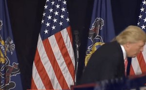 Donald Trump ridiculiza a Hillary Clinton en su discurso