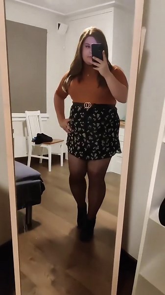 Transgenre ronde et désirable aime les belles fringues sur #lyon #france #trans #transgender #transgenre #rencontre #rencontres #date #mtftrans