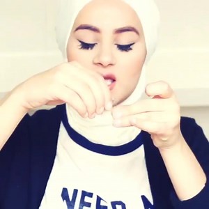 Many of you requested a video on how to pin your hijab, so here it is! Uploaded it a few days ago but incase you missed it; direct link in my bio! | Hijabhills