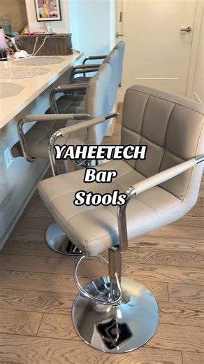 Yaheetech Adjustable Swivel Bar Stools for Your Kitchen