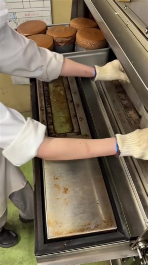 The secret to the fluffiest chocolate cake is all in the fold! You won't believe how airy these are. | Chefclub Canada