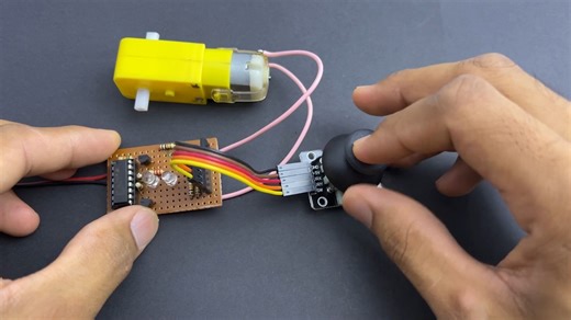 使用操控杆控制直流电机方向