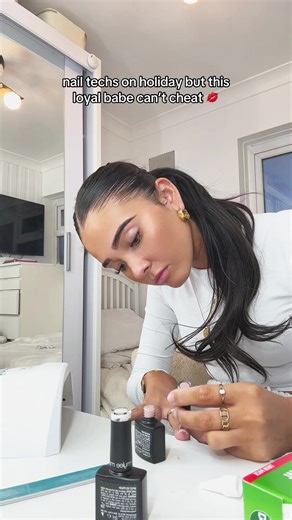 KAY VIOLET (@kayyviolett)’s video of holiday nails