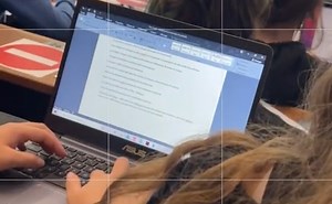 Học sinh dùng tính năng Live Text của iOS 15 để copy bài vở của bạn