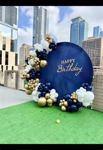 Welcome to the Sunday circus, today was too chaotic and real not to film. #outdoorballoons #balloonartist