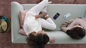 3.9M views · 1K reactions | Spare some  and get all the juicy details with Wireless PowerShare on the Galaxy S10. | Samsung | Facebook