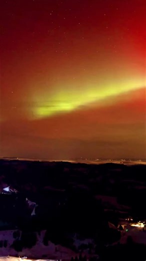 Hoch-Ybrig on Instagram: "Nordlichter über dem @hoch_ybrig eingefangen von unserer Webcam am Sternen in der Nacht vom 19. Januar 2026🌟💫⭐️💖 #hochybrig #nordlichter #auroraborealis #polarlichter #sternenklar"