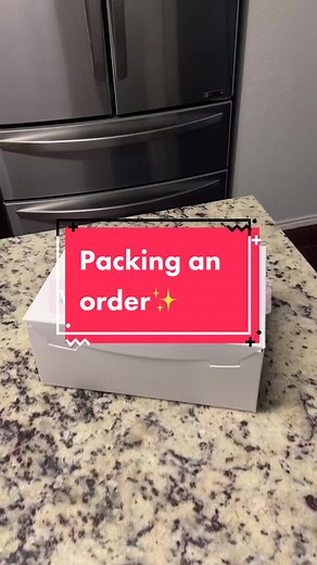 I used @Chefmaster for the candy color!💓 #chocolatecoveredstrawberries #breakableheartbox #smashheart #cakesoftiktok #caketok #watchmework #fyp