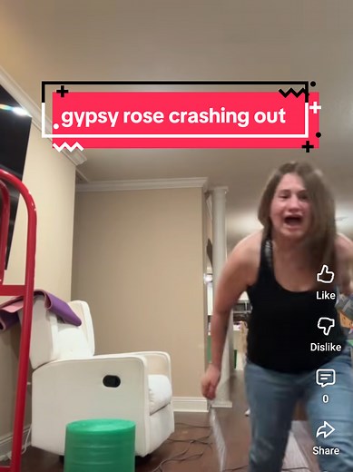 #gypsyroseblanchard #crashout cutting up a blanket bc she was mad at #kenurker #fyp #truecrime