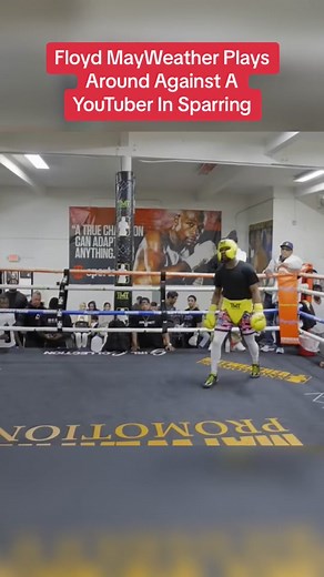Floyd MayWeather Plays Around Against A YouTuber In Sparring #floydmayweather #boxing
