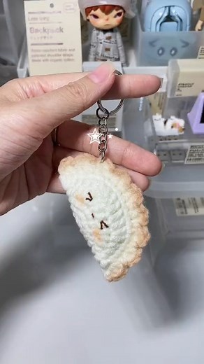 Crochet dumpling (>-