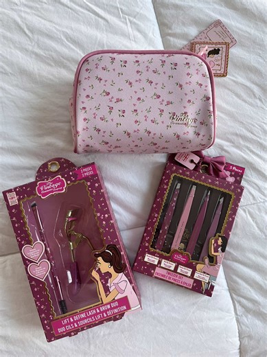 Shabby chic fall with @The Vintage Cosmetic Company 🌹🎀💄 #thevintagecosmeticcompany #shabbychic #loveshackfancy #beautytok #marshallsfinds