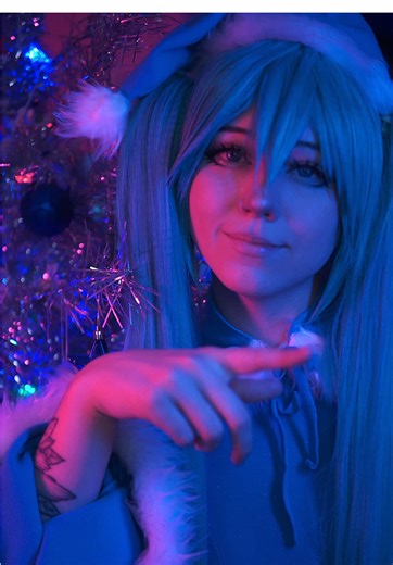 Merry Christmas with Hatsune Miku Cosplay