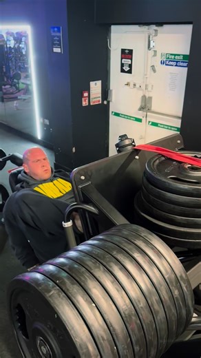 WE WENT ALL IN !!! Always fun training Legs …. I Reminded myself today WHY i do this …. Theres nothing in life that gives me the same feeling as the gym does, you either have it or you don’t …. It’s so hard to explain the feeling to those who don’t have it …. Today was a good day … #gym #muscle #fitness | Martyn Ford