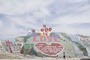 Lost and abandoned in the desert: Salton Sea and Salvation Mountain