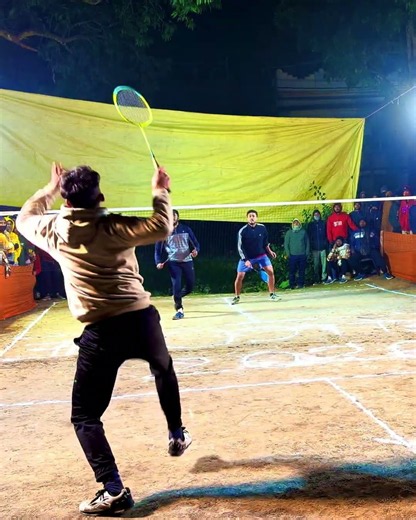 #outdoorbadminton #badmintonlovers #badmintonindonesia #trickshots #shorts #bwf #badmintonhighlights