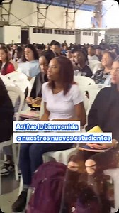 🎉✨ ¡Así vivimos el inicio de un nuevo viaje en la UNIAJC! ✨🎉 Nuestros nuevos estudiantes llegaron con sueños, miedos y muchas ganas de aprender. 🚀 En su primer día, se atrevieron a dar el primer paso con actividades llenas de emoción: 📌 Escribieron sus sueños en un barco de papel, listos para navegar hacia su futuro. 📌 Saltaron, abrazaron y compartieron con desconocidos que pronto serán amigos. 📌 Recibieron herramientas clave para moverse en nuestras plataformas digitales. 💙 En la Institu