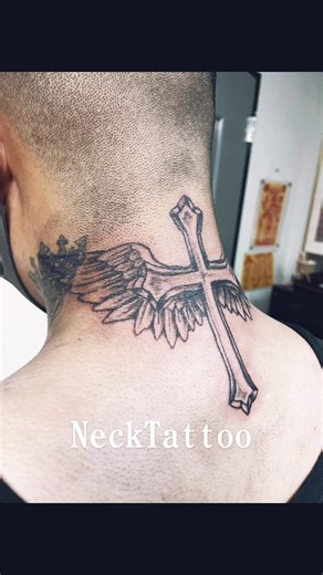 十字架と翼 #首タトゥー #necktattoo #crosstattoo #wingtattoo #タトゥー #tattoo #ガールズタトゥー #タトゥー女子 刺青#タトゥースタジオ #kawaii