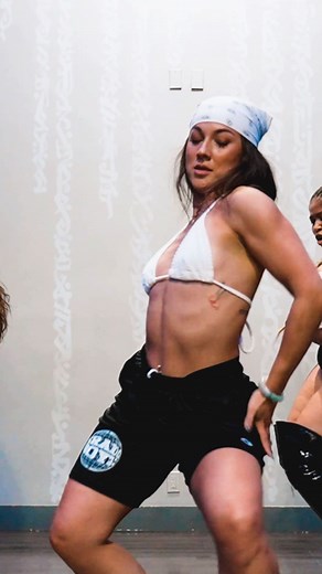 Sheela Awe 魏喜来 on Instagram: "A dose of nostalgia for ya  The challenges of trying to maintain your balance in heels and looking good at the same time…. BUT, at the beginning of 2022, I said I was going to tap into my sexy, feminine side and that’s exactly what I’m doing this year. Choreography/class: @lovebrinnnicole @pumpfidence Song: dont mess with my mama @thisisnivea Shot by: @shaboobs"