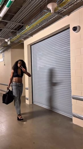 The @DallasWings arrive and reveal what song they were listening to on the way to the arena 🎶 Watch LAS-DAL at 9:30pm/ET on ION 📺 | WNBA