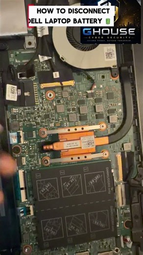 How to Disconnect a Laptop Battery Safely 🔋💻 #LaptopRepair #techtips #laptopbattery #shorts