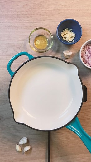 It’s almost time for the big game and we all know what that means – snacks! 🧀 ⁣ This year, we’re making this easy, cheesy, melty dip with Cougar Gold Cheese, a sharp cheddar from WSU Creamery. Introduced to our staff by our Senior Director of Nutrition Debra, it’s now a staple at staff parties and (of course) at every big game.⁣ ⁣ Serve warm with a fresh baguette or crackers and enjoy the game!⁣ | Washington Dairy