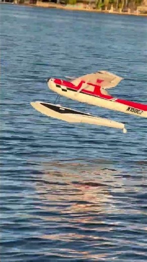 Cessna 150 water landing